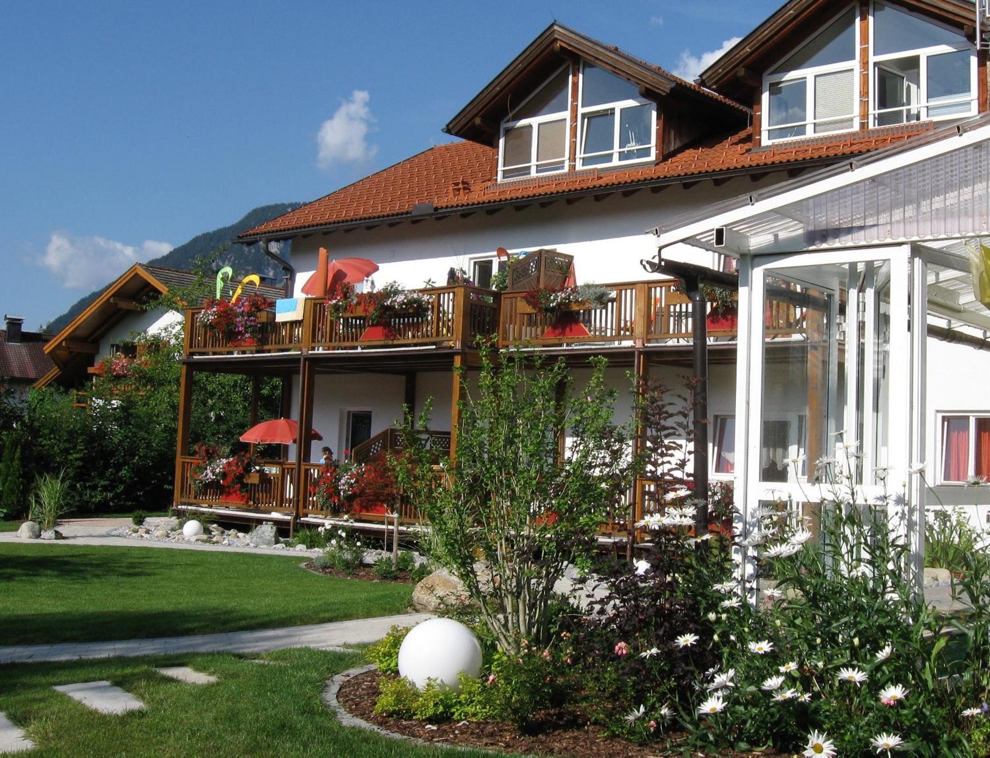 Pension Beim Kruemmling Reutte Exterior photo
