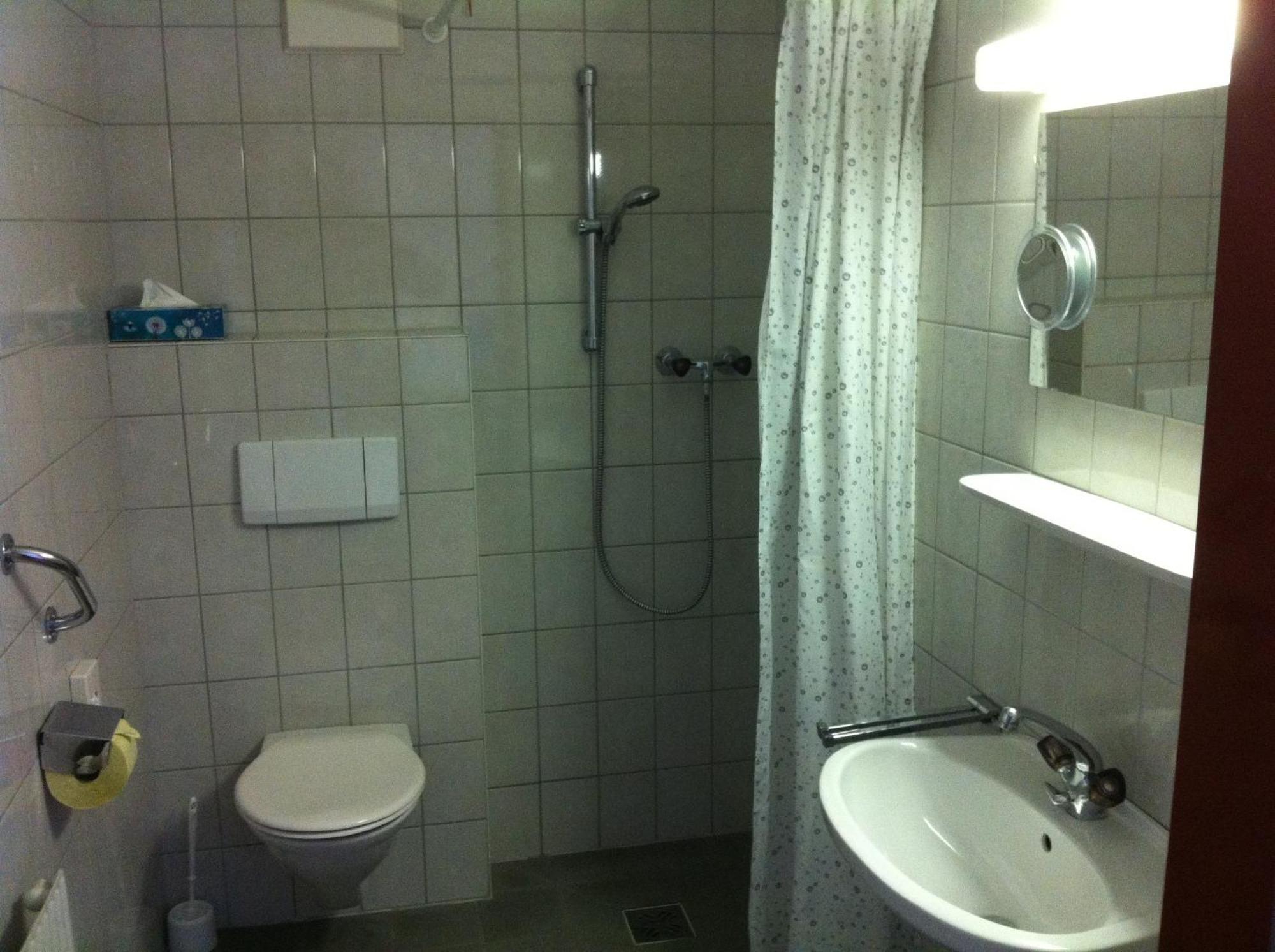 Pension Beim Kruemmling Reutte Room photo
