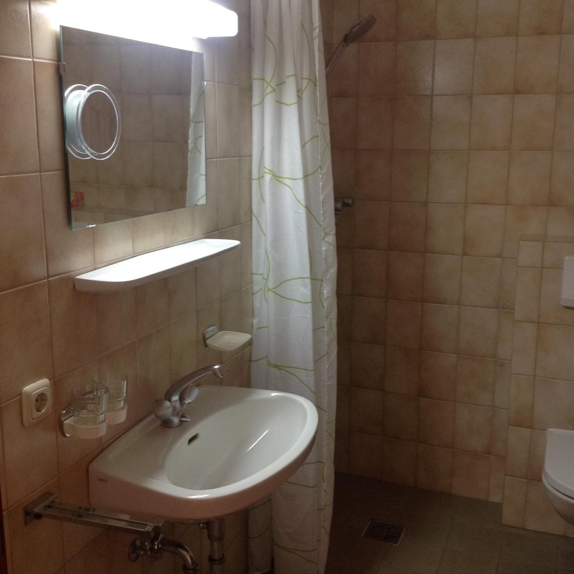 Pension Beim Kruemmling Reutte Room photo