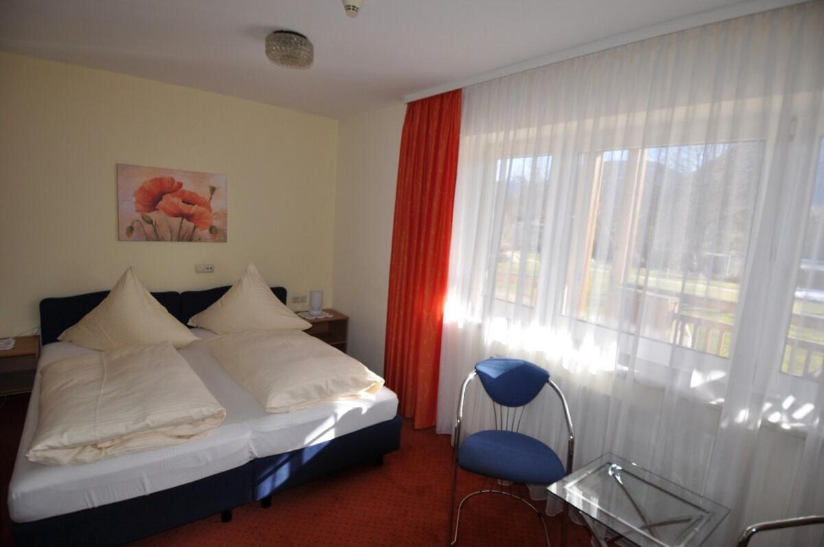 Pension Beim Kruemmling Reutte Room photo