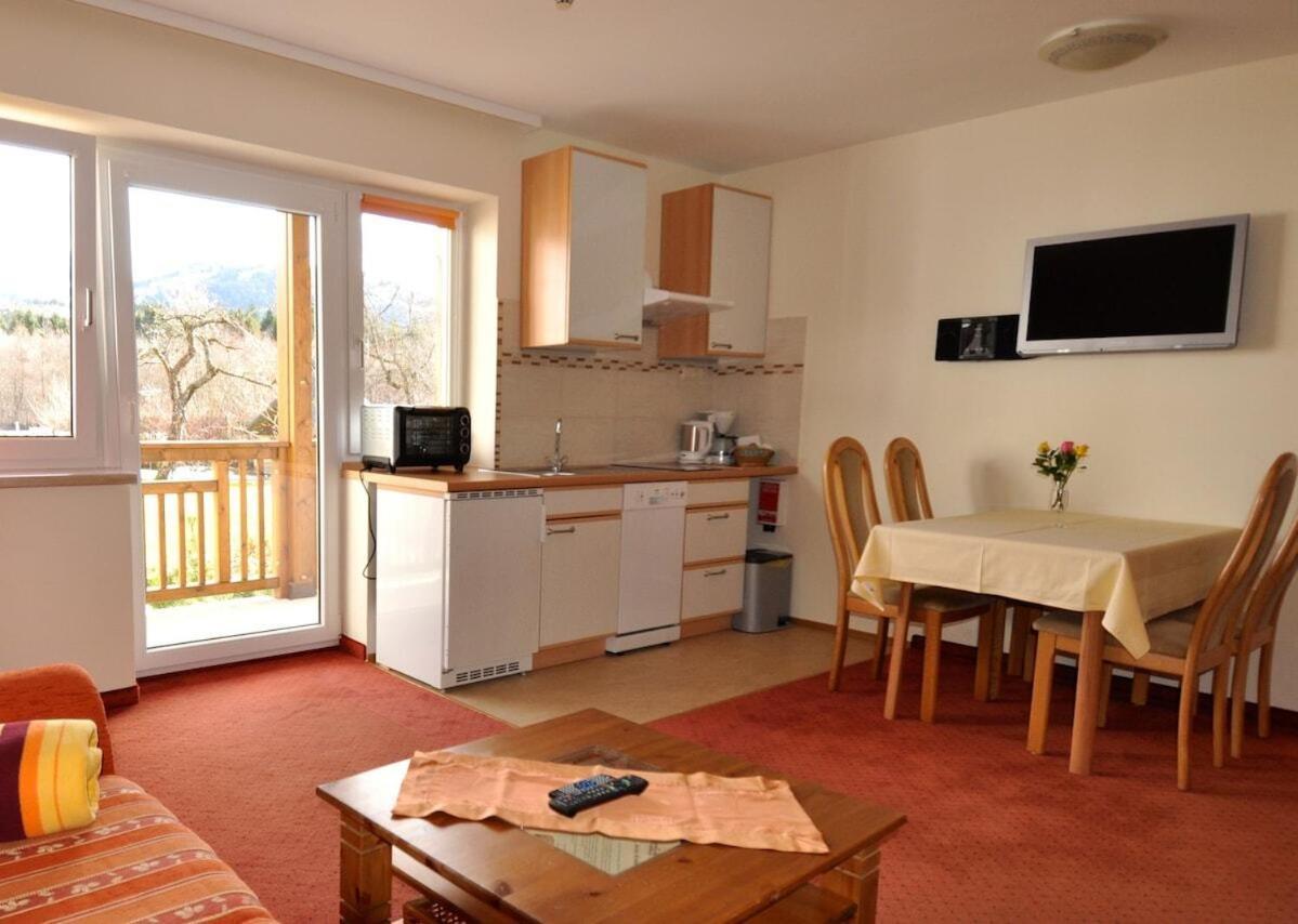 Pension Beim Kruemmling Reutte Room photo