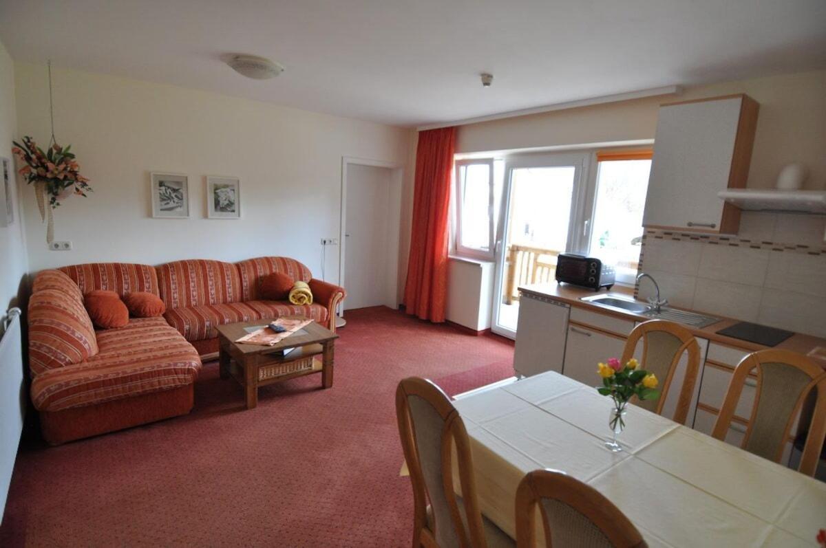 Pension Beim Kruemmling Reutte Room photo